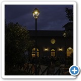 Nachts vor dem Haus im Park