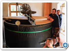 Der neue Maischebottich im Einsatz