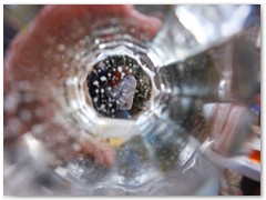 Blick durch den Glaskrug