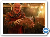 Helmut prästentiert einen der Braten