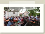 Es füllt sich recht schnell. Festbeginn war 16 Uhr