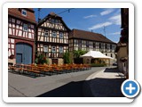Blick zur Weinlaube