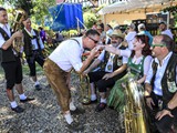 Fest Nachmittag: Königlicher Empfang