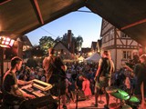 Fest Abends: Blick von der Bühne
