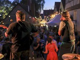 Fest Abends: Blick von der Bühne