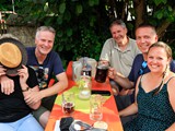 Wenn nicht jeder fotografiert werden will: es gibt ja Hüte :-)