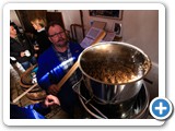 Im kleinen Kessel werden Spezialsude gemacht