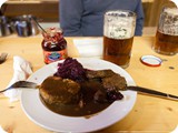 Lecker Mittagessen: Diesmal Reh mit Serviettenklos !