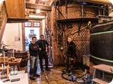 Oben im Brauhaus nach der Fässerspülung