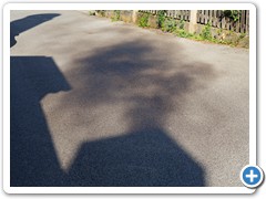und wirft Schatten