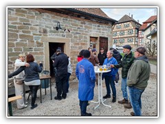 Nachmittags vor dem Brauhaus